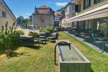 Châtonneyre Hotel & Restaurant