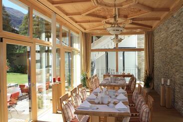 Swiss Alpine Hotel Allalin