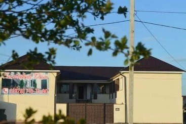 تختخواب و صبحانه Guest House Ayaz