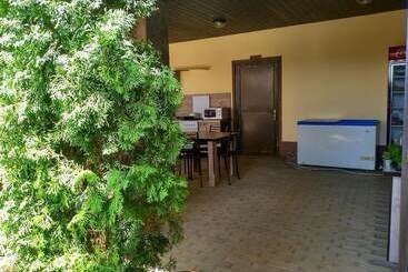 تختخواب و صبحانه Guest House Ayaz