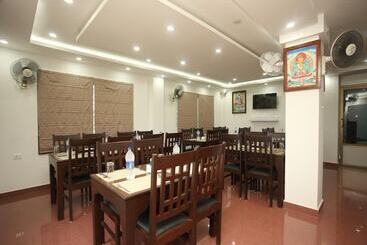 هتل Aloka Inn