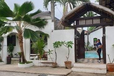 هتل Evangeline Beach Resort