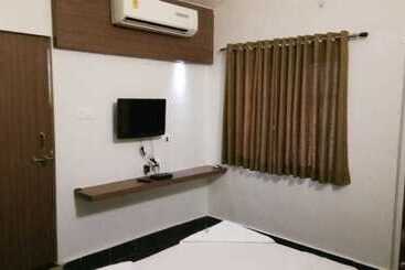 هتل Fabexpress Royal Baga Residency