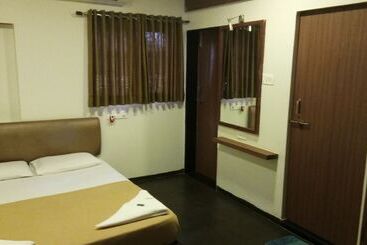 هتل Fabexpress Royal Baga Residency