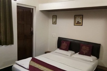 هتل Fabexpress Royal Baga Residency