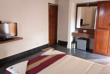 هتل Fabexpress Royal Baga Residency