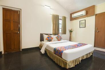 هتل Fabexpress Royal Baga Residency