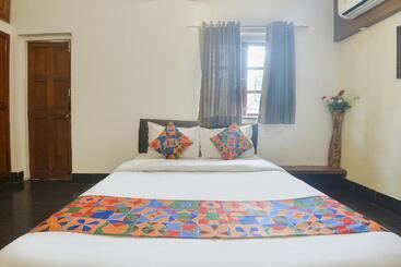 هتل Fabexpress Royal Baga Residency