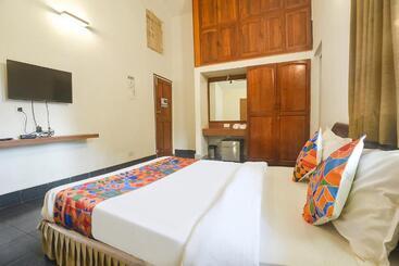 هتل Fabexpress Royal Baga Residency