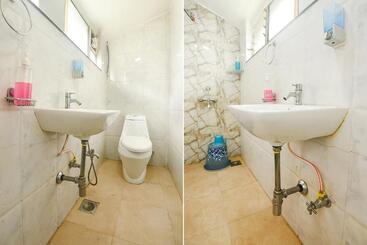 هتل Fabexpress Royal Baga Residency