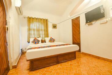 هتل Fabexpress Royal Baga Residency