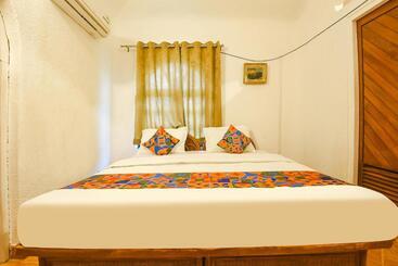 هتل Fabexpress Royal Baga Residency