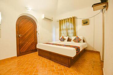 هتل Fabexpress Royal Baga Residency