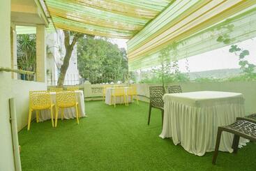 هتل Fabexpress Royal Baga Residency