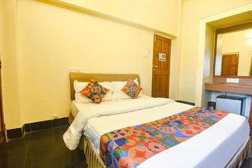 هتل Fabexpress Royal Baga Residency