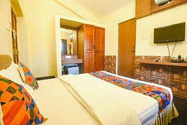 هتل Fabexpress Royal Baga Residency