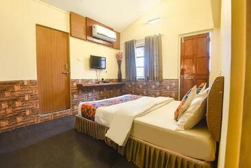 هتل Fabexpress Royal Baga Residency
