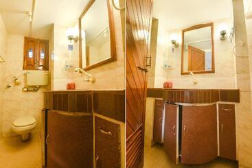 هتل Fabexpress Royal Baga Residency