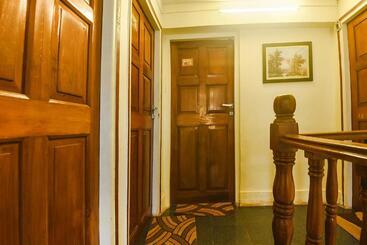 هتل Fabexpress Royal Baga Residency