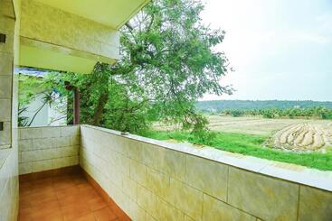 هتل Fabexpress Royal Baga Residency