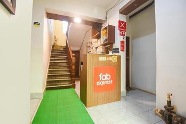 هتل Fabexpress Royal Baga Residency