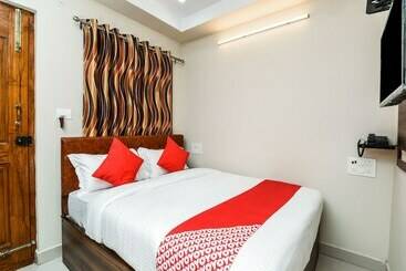Oyo 26559 Renuka Hotels