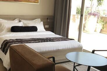 Roots Hotel Apartments Abidjan