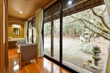 ريوكان Yufuin Kinrinko Kadan