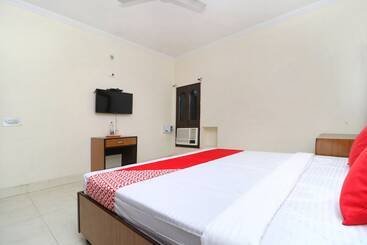 Ab Hotel By Oyo Rooms