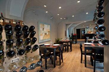 تختخواب و صبحانه Vinoteca La Sacrestia