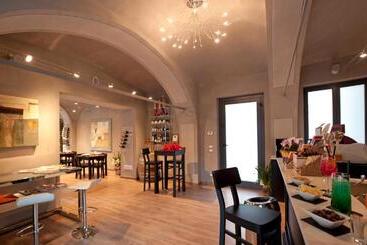 تختخواب و صبحانه Vinoteca La Sacrestia