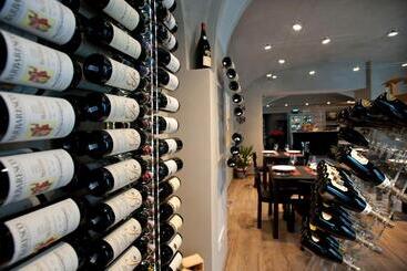 تختخواب و صبحانه Vinoteca La Sacrestia