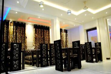 Fabhotel Alpine