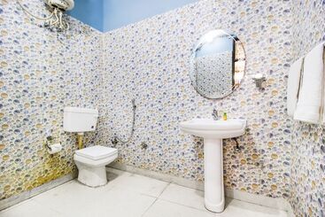 هتل Fabexpress Queen Palace