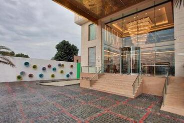 هتل Golden Premier Amritsar