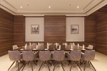 هتل Golden Premier Amritsar