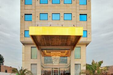 هتل Golden Premier Amritsar