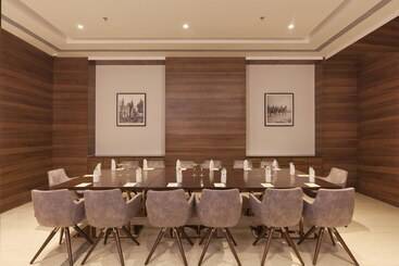 هتل Golden Premier Amritsar