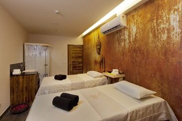 هتل Golden Premier Amritsar