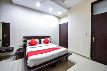 هتل Lords By Oyo Rooms