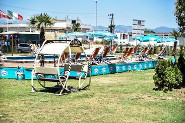 هتل Mobile Homes Giovanni's Beach Copacabana