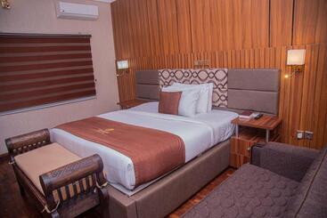 Mahogany Hotel And Suites