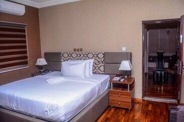 Mahogany Hotel And Suites