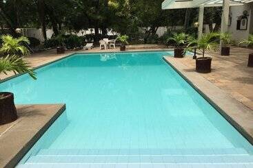 Wayside Beach Apartments