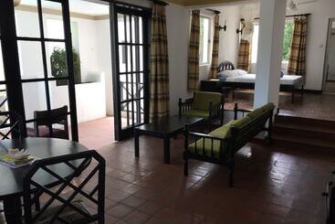 Wayside Beach Apartments