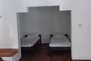 Wayside Beach Apartments