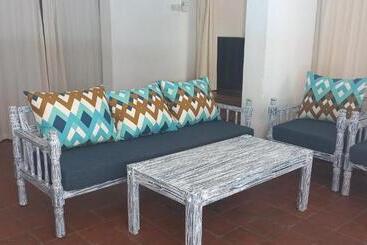 Wayside Beach Apartments
