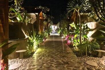 تختخواب و صبحانه Batatu Resort   Adults Only