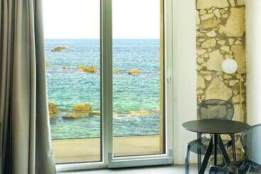 مسافرخانه Re Dionisio Luxury Suites