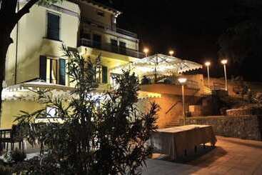 مسافرخانه Villa Del Sasso